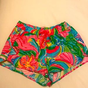 Lilly Pulitzer luxletic shorts with pockets